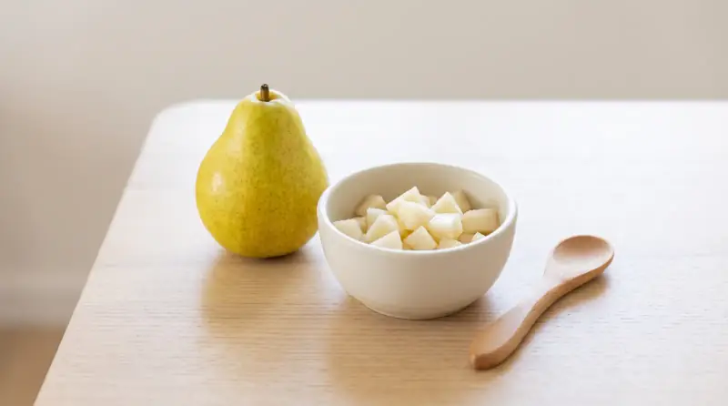 Açık ahşap zeminde armut.